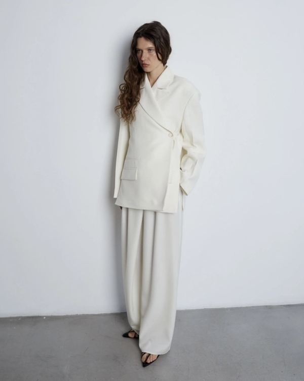 Что надеть невесте, помимо свадебного платья? Конечно,