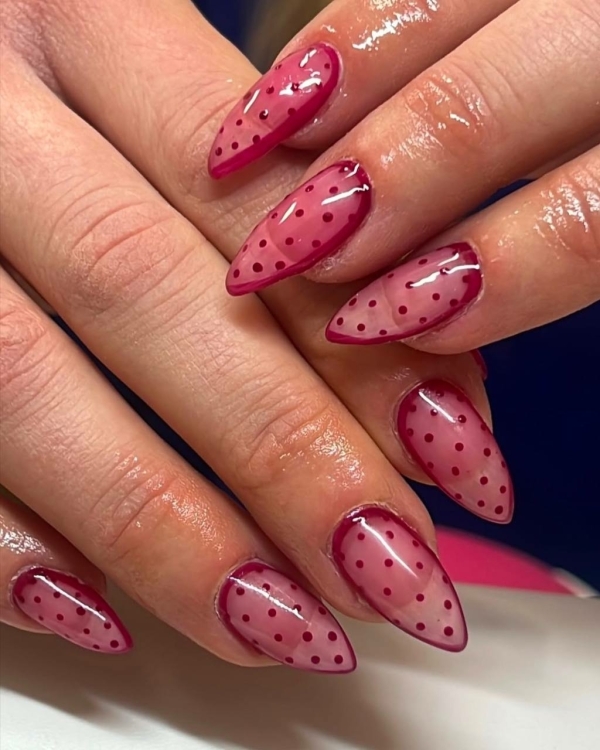 7 трендов летнего маникюра для невест 2025