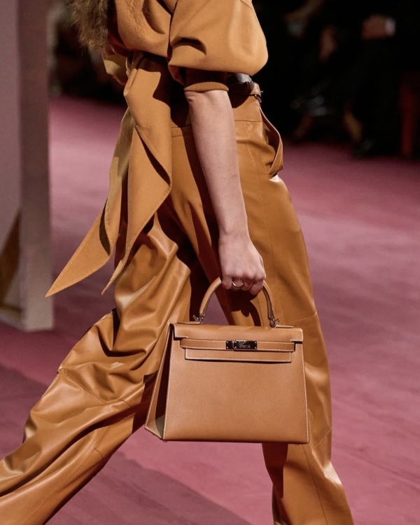 Какие украшения, часы или даже цвета сигналят