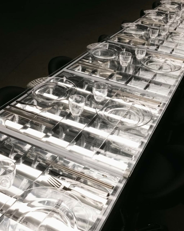 Шестиметровая роза на ужине Magda Butrym и