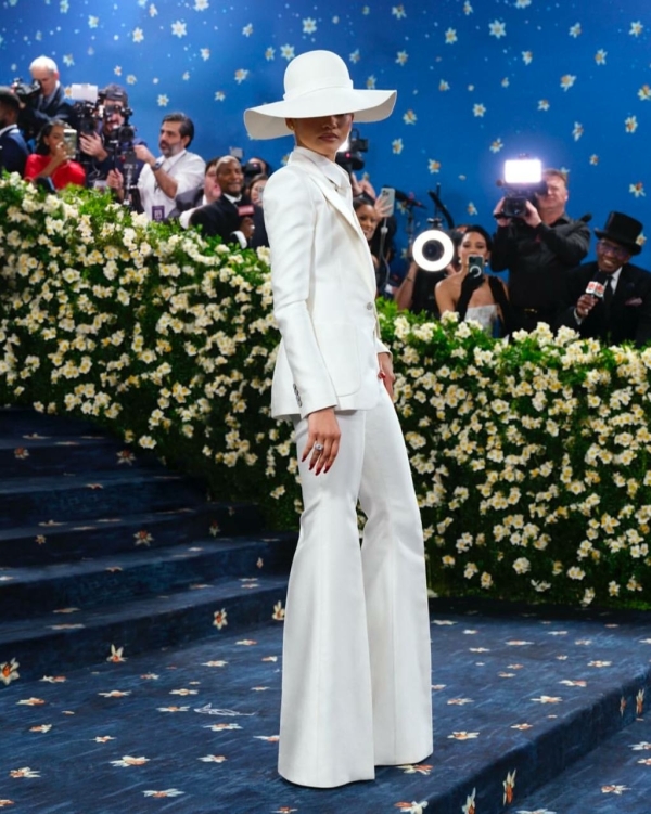 Что надеть невесте, помимо свадебного платья? Конечно,