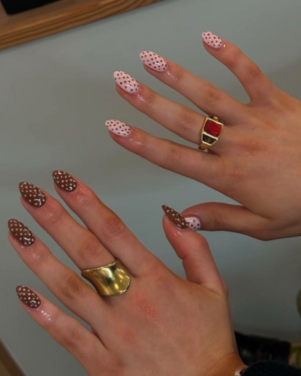 7 трендов летнего маникюра для невест 2025