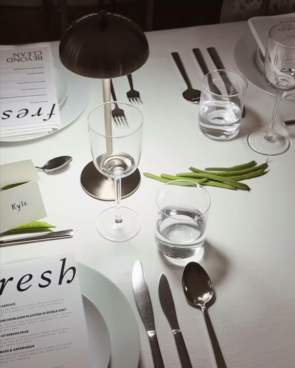 Шестиметровая роза на ужине Magda Butrym и