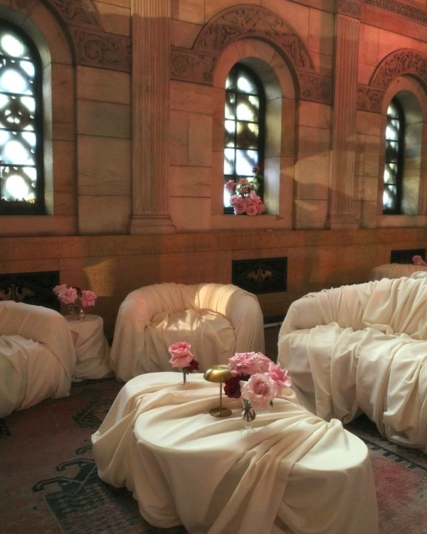 Шестиметровая роза на ужине Magda Butrym и