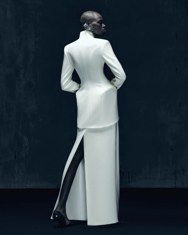 Что надеть невесте, помимо свадебного платья? Конечно,