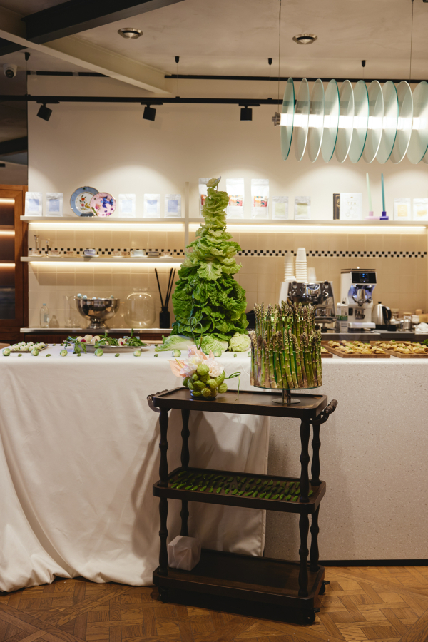 Торт из спаржи, современное искусство и важные