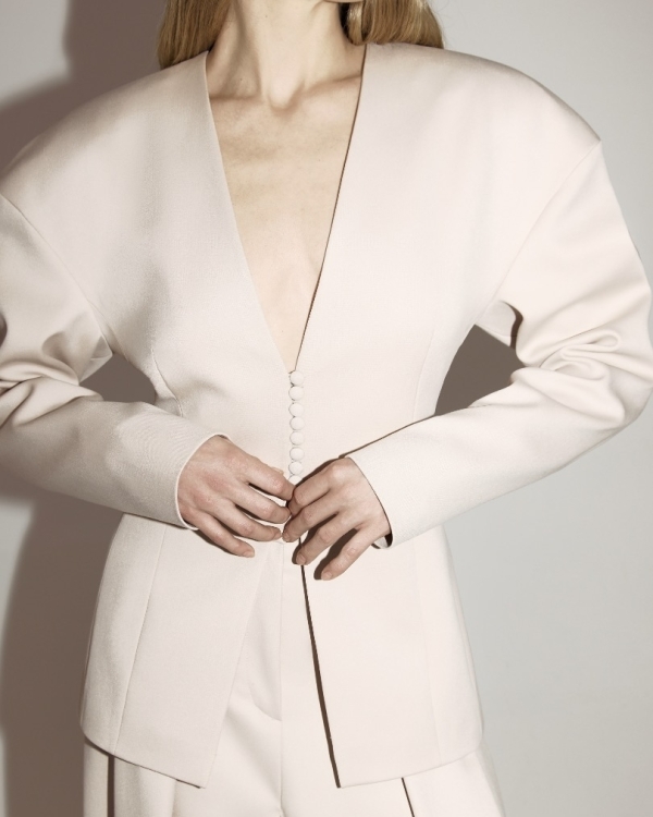 Что надеть невесте, помимо свадебного платья? Конечно,