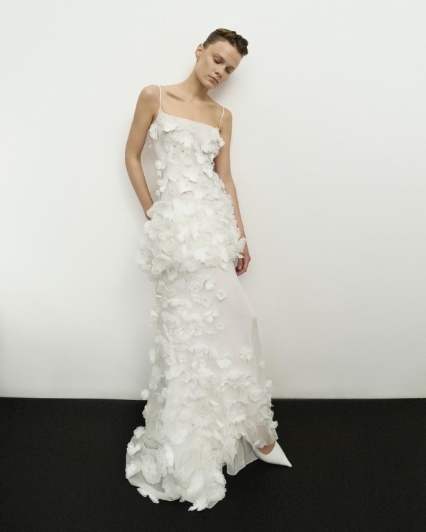 Унесенные ветром: показываем свадебные платья со шлейфом