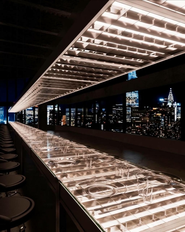 Шестиметровая роза на ужине Magda Butrym и