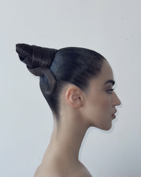 Fancy-прически 2025, которые подойдут выпускницам и гостям