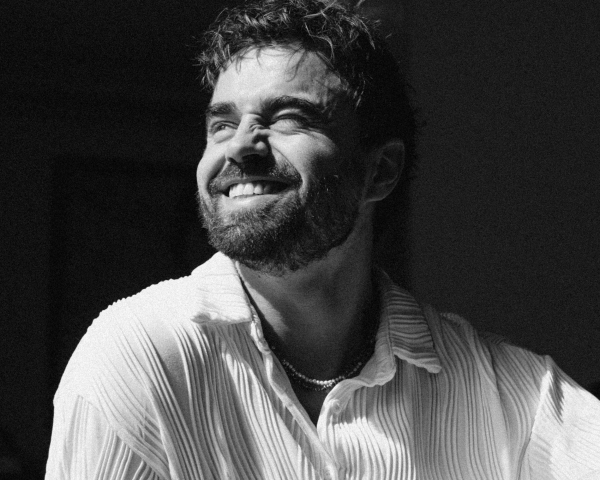 Ведущие Роман Медведев