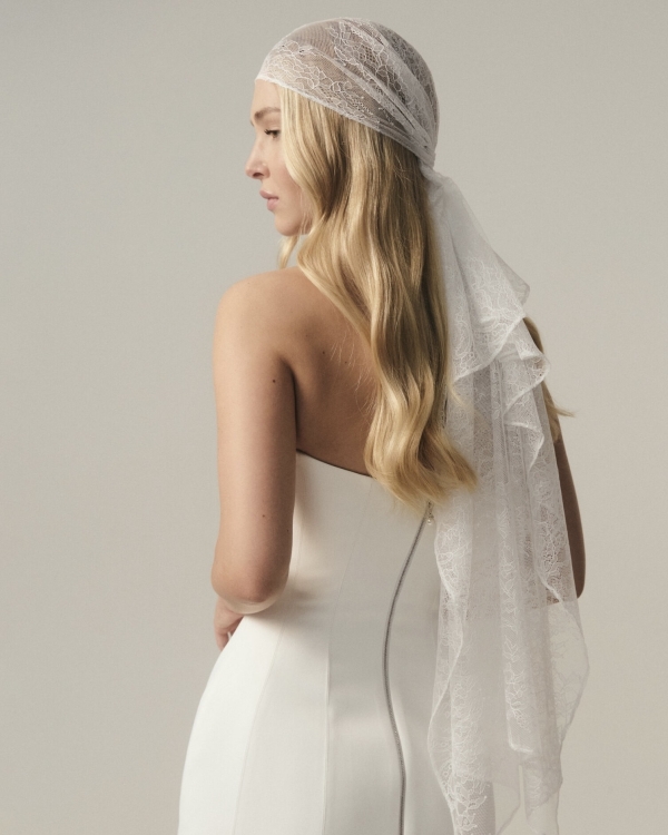 Фата, вуалетки и шляпки для невест: где