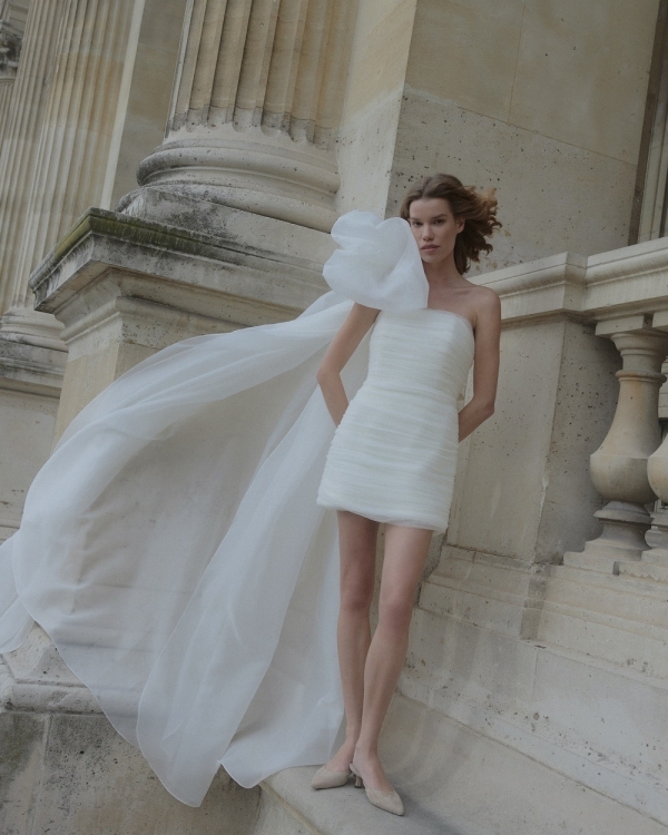 Унесенные ветром: показываем свадебные платья со шлейфом