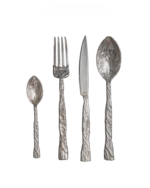 Что подарить жениху в день свадьбы?