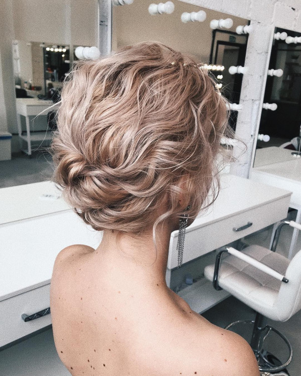 Беспроигрышные свадебные укладки на среднюю длину волос