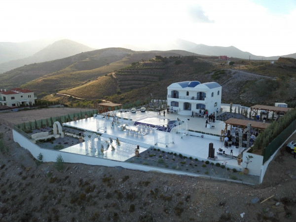 Свадьба на белоснежной вилле в Греции