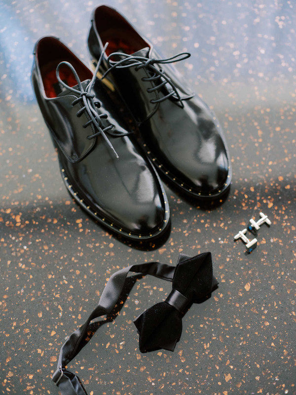 Элегантная свадьба в окружении роз