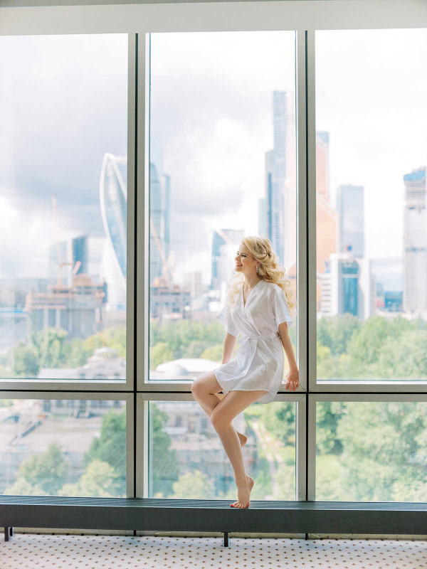 Элегантная свадьба в окружении роз