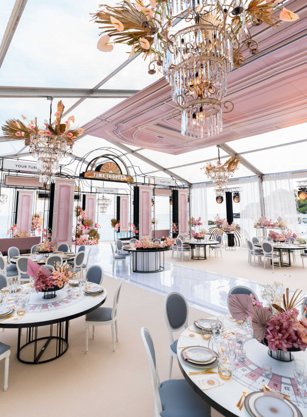 «Казино Рояль»: масштабный проект About You Decor