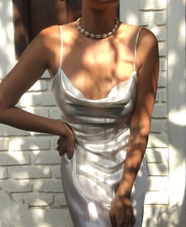 Шелковое платье-комбинация — лучший наряд для танцев