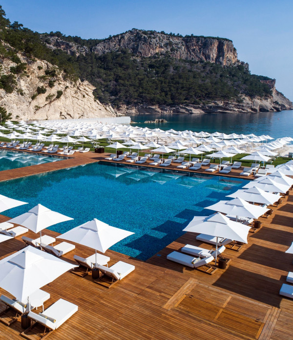 «Казино Рояль»: масштабный проект About You Decor