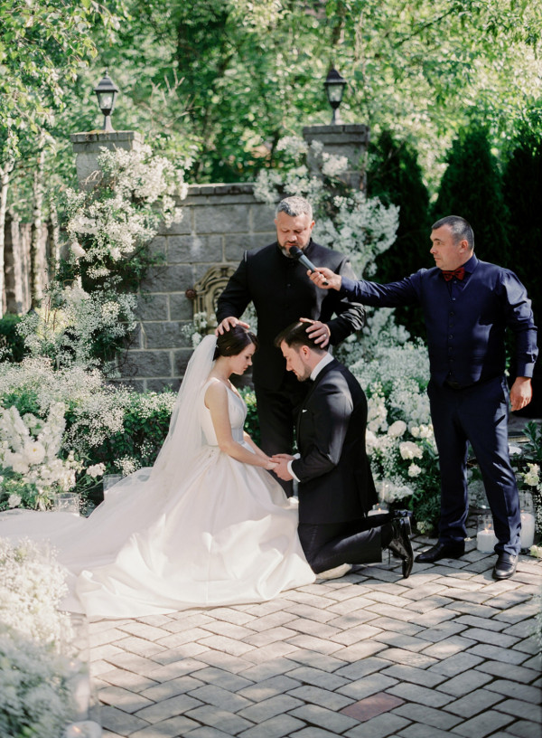 Свадьба в сказочном саду