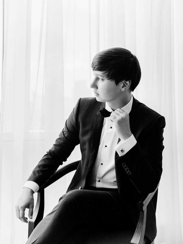 Элегантная свадьба в окружении роз