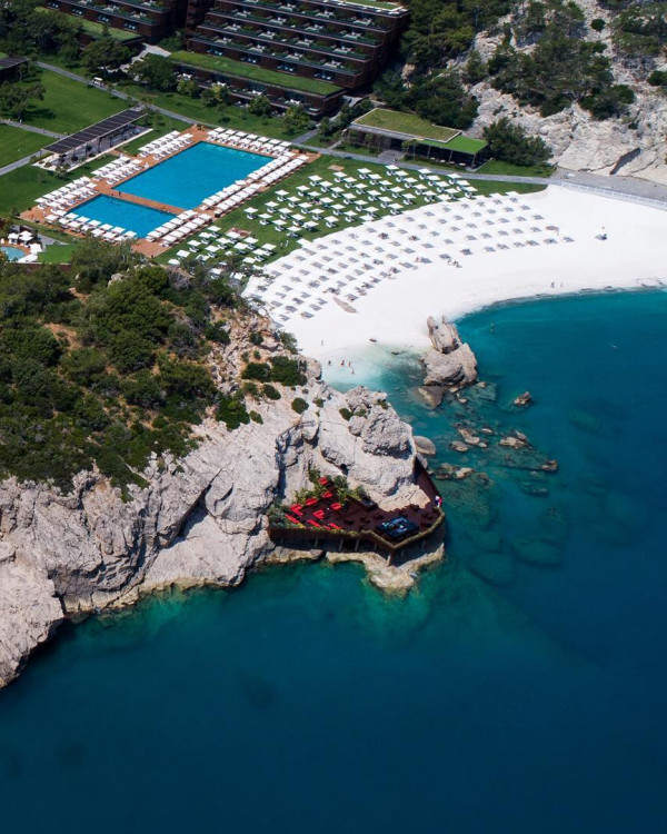 «Казино Рояль»: масштабный проект About You Decor