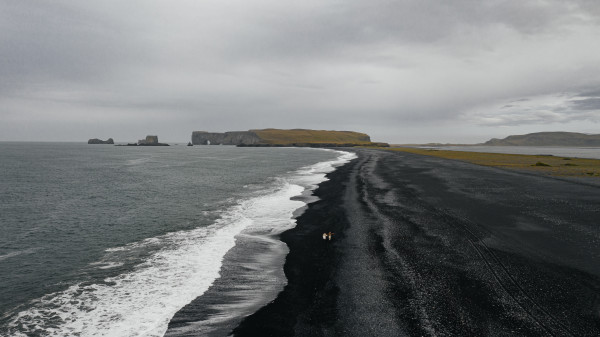 Свадьба на черном пляже в Исландии
