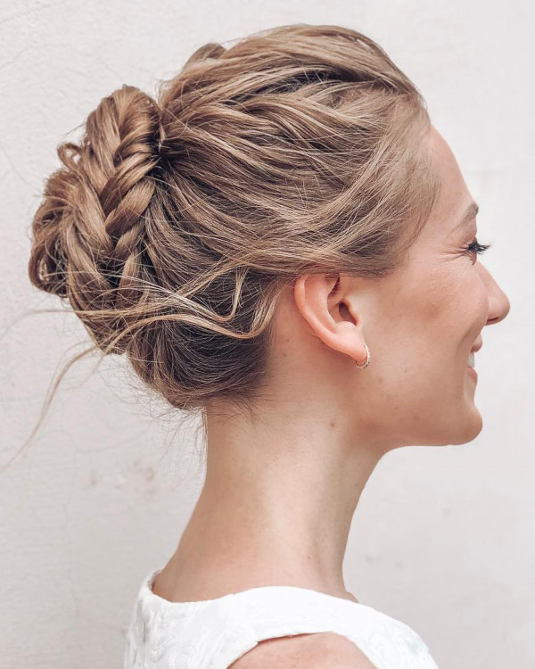 Свадебные укладки с косами для романтичных натур