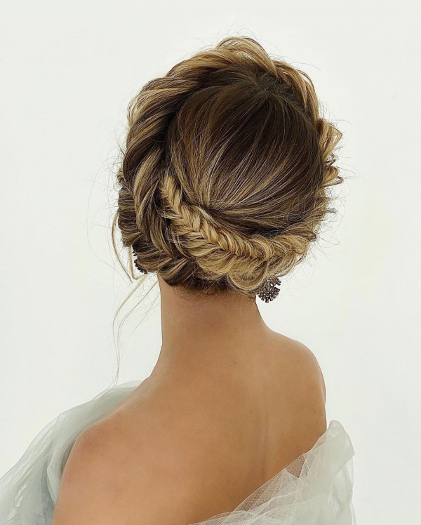 Свадебные укладки с косами для романтичных натур