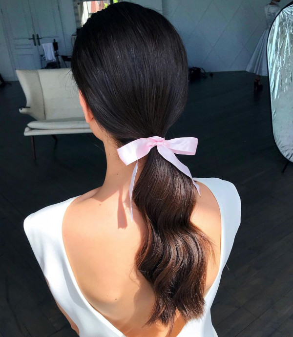 Хвост с бантом — самая трогательная свадебная