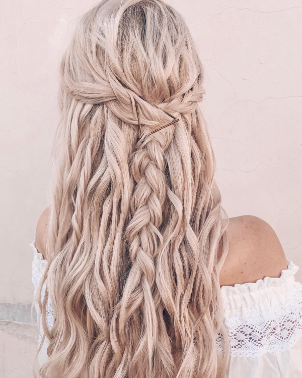Свадебные укладки с косами для романтичных натур
