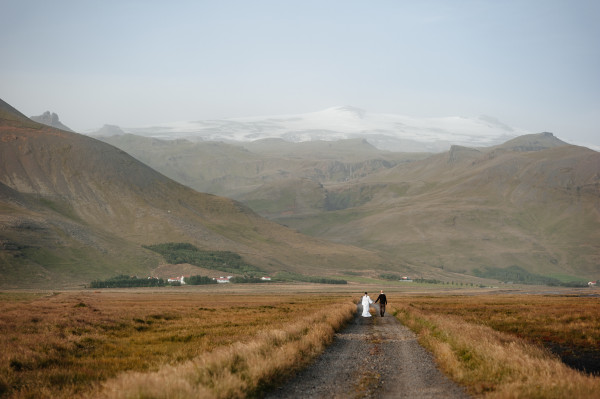 Свадьба на черном пляже в Исландии