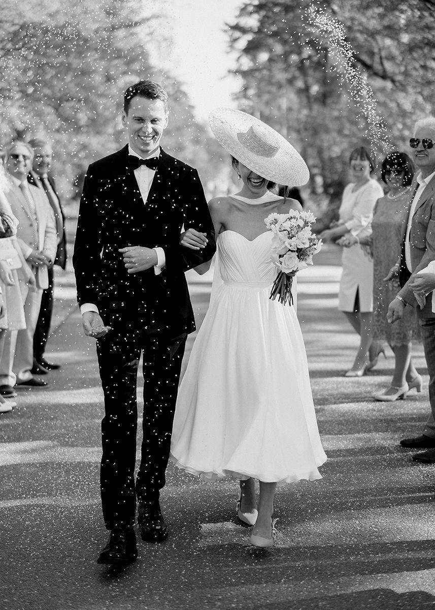 Невеста 50 годов. Свадьба в стиле 50-х годов. Свадебное платье в стиле 1950. Свадьба в стиле 50х. Свадебные платья 1950 годов.