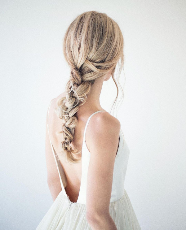 Свадебные укладки с косами для романтичных натур