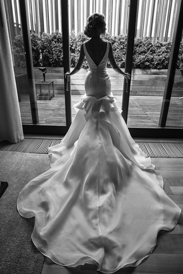 Солнечная летняя свадьба с церемонией на природе