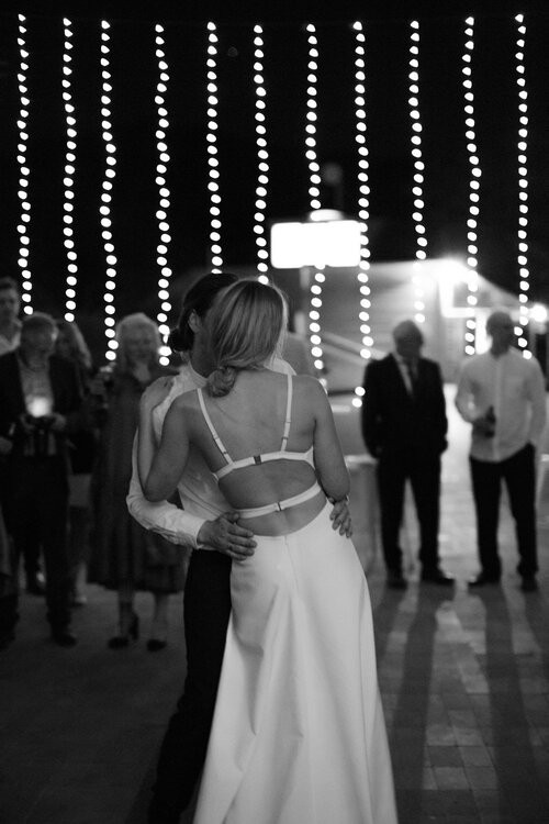 Расслабленный пучок, с которым вы ходите дома