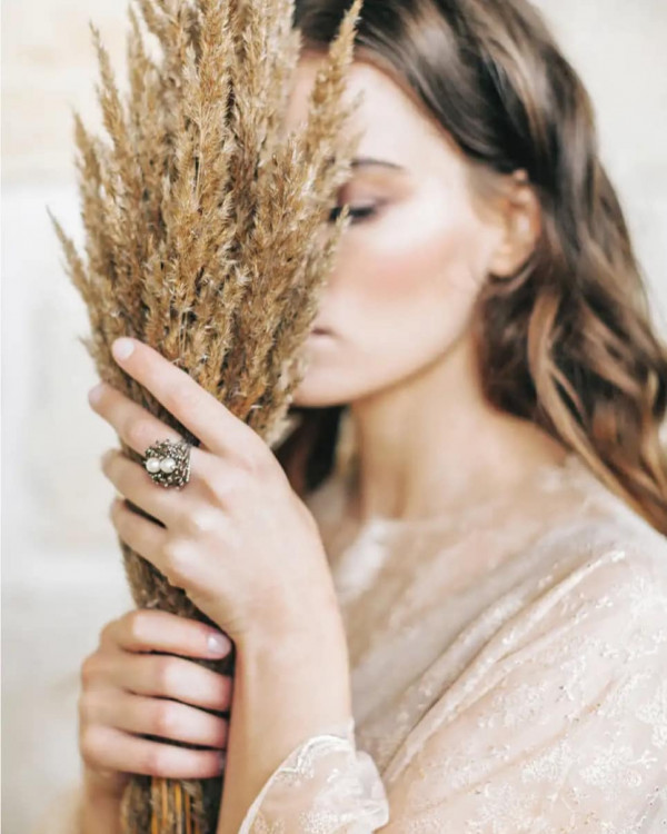 Нежные букеты невесты для зимних свадеб