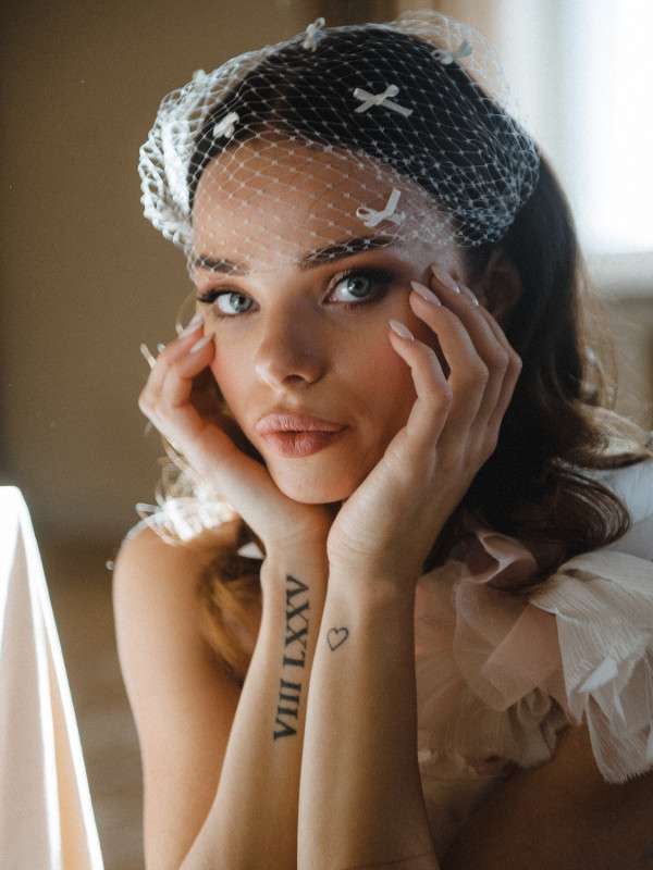 Игривая или серьезная? Два образа невесты в