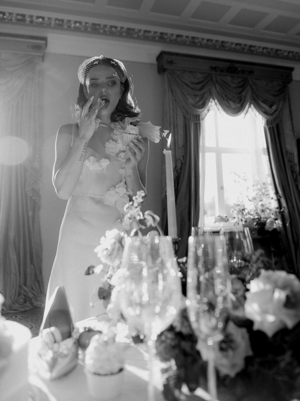 Игривая или серьезная? Два образа невесты в