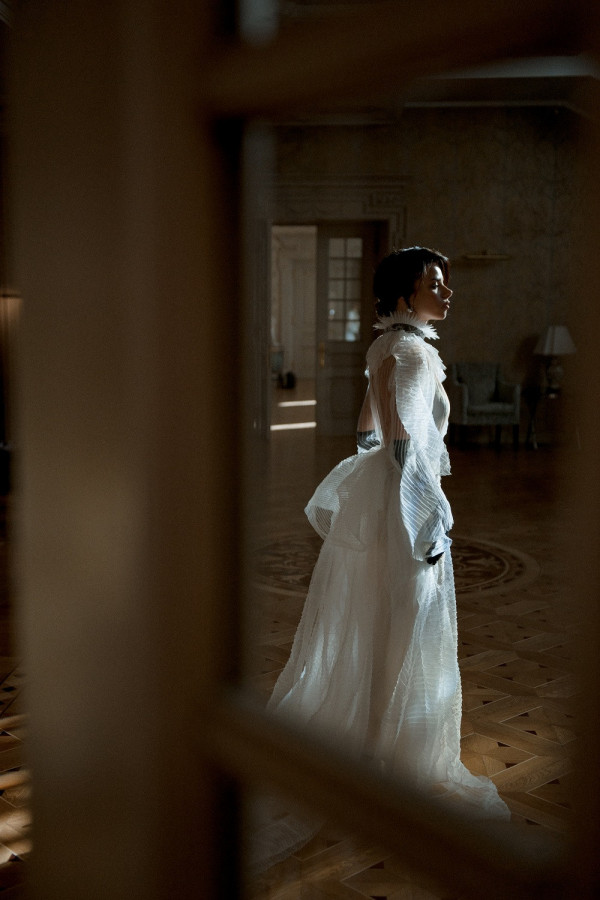 Игривая или серьезная? Два образа невесты в