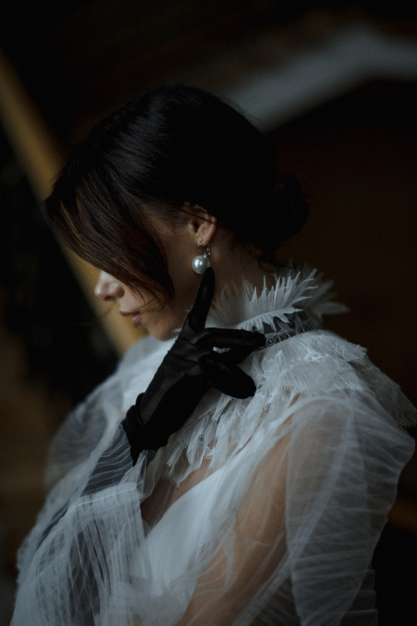 Игривая или серьезная? Два образа невесты в