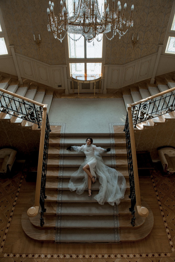 Игривая или серьезная? Два образа невесты в