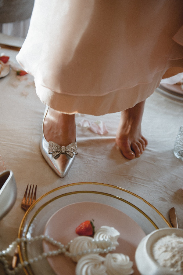 Игривая или серьезная? Два образа невесты в