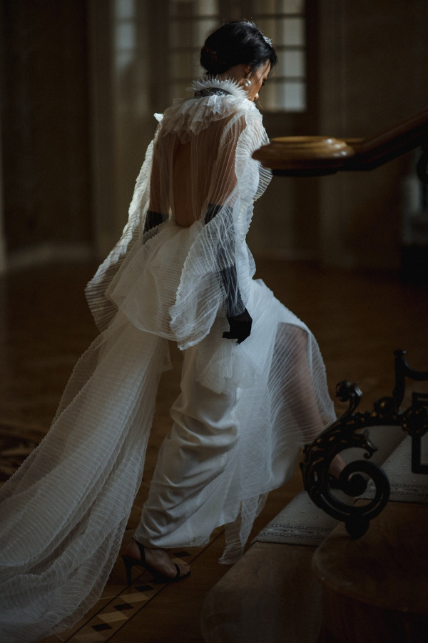 Игривая или серьезная? Два образа невесты в