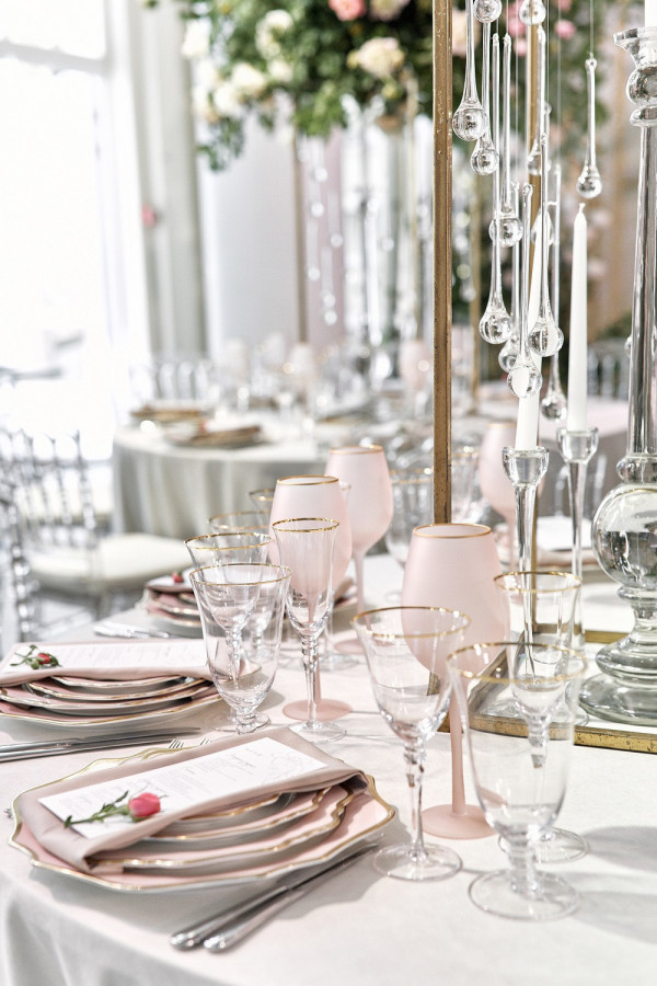 Солнечная летняя свадьба с церемонией на природе