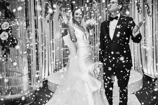 Солнечная летняя свадьба с церемонией на природе