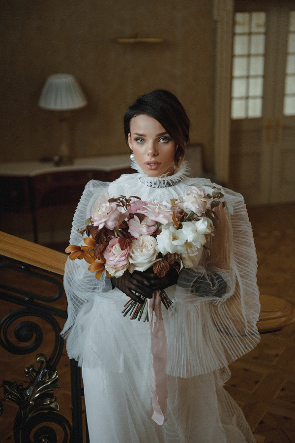 Игривая или серьезная? Два образа невесты в