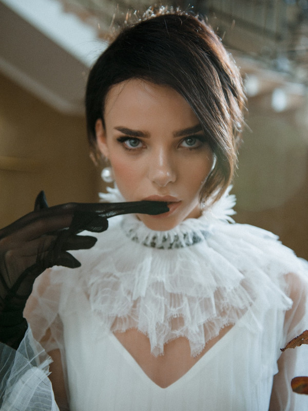 Игривая или серьезная? Два образа невесты в